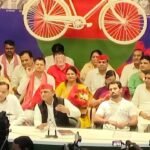 हजारों समर्थकों के साथ ‘साइकिल’ पर सवार हुए डॉ. आरके मिश्रा और पूर्व बसपा प्रत्याशी नीतू मिश्रा